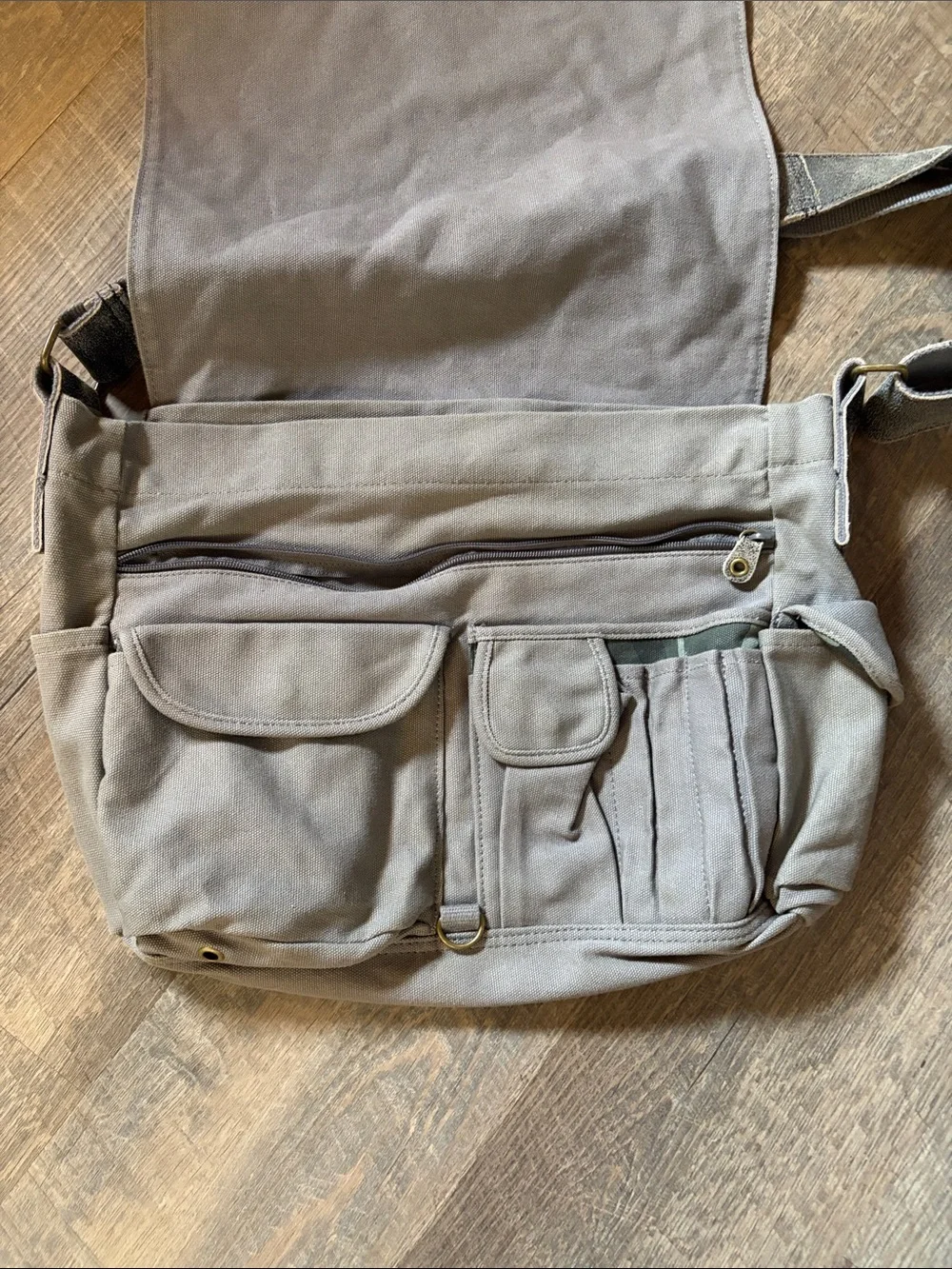 Dakine Taupe/Gray Canvas Messenger Station Bag with Adjustable Strap
